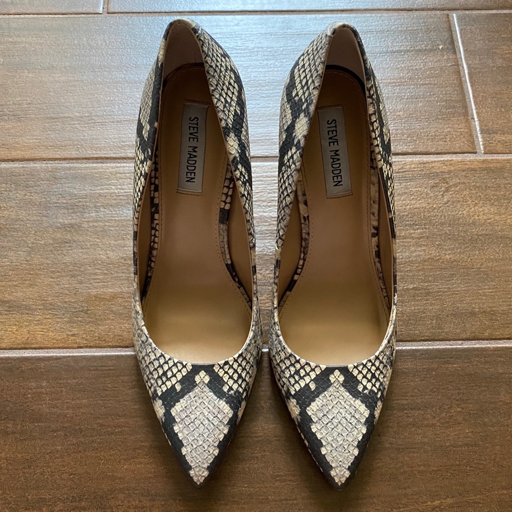 Steve Madden Diplo Pointed Toe Pump